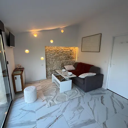 La Du Maine Apartment *