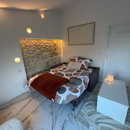 La Du Maine Apartment