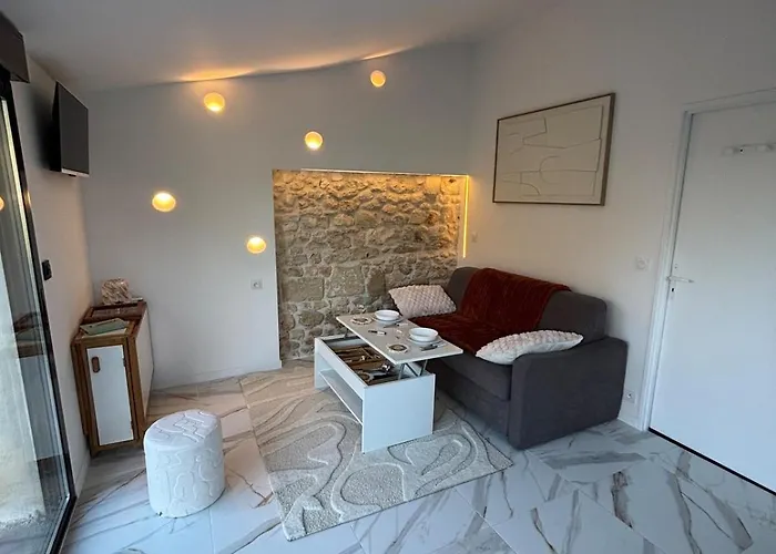 La Du Maine Apartment *